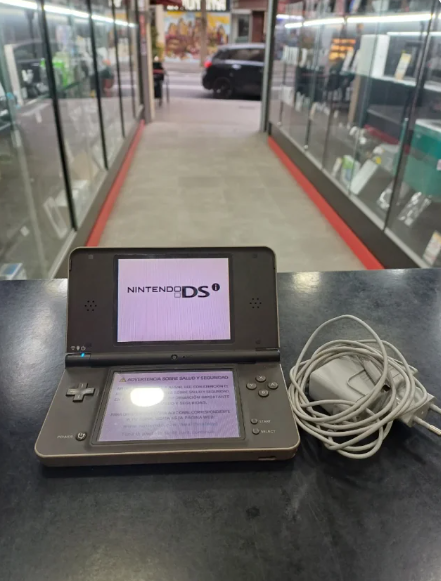 Captura-de-pantalla-2025-12-15-163002.png Nintendo DSi XL Beige - Imagen 1