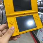 Nintendo DSI XL Amarillo